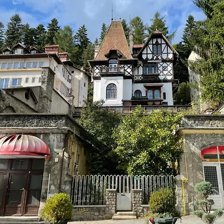 Hotel de apartamente Royal 1901 Sinaia